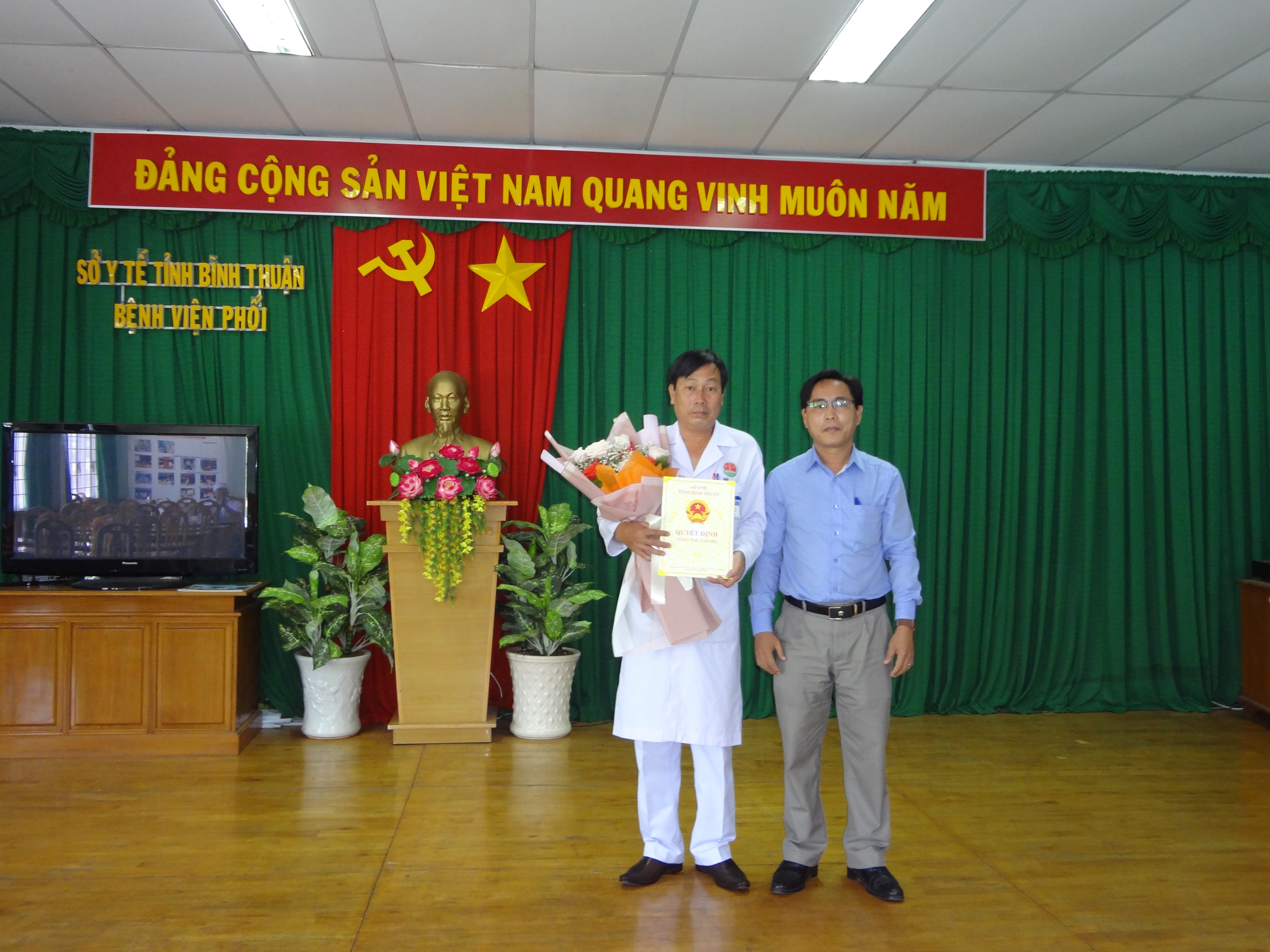 Giới thiệu chức vụ và chữ ký của Phó Giám đốc Bệnh viện Phổi tỉnh Bình Thuận
